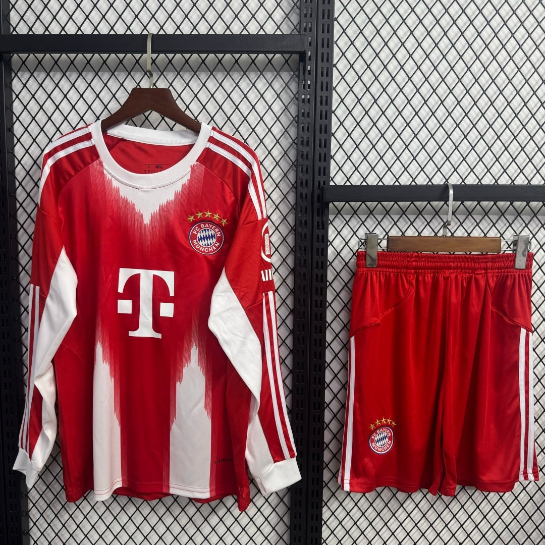 Ensemble 25/26 Bayern Munich Domicile Adult  Manches Longues